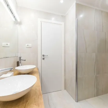 Glow Luxury With Terrace And Jacuzzi 아파트 *