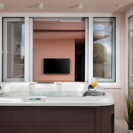 Glow Luxury With Terrace&jacuzzi *