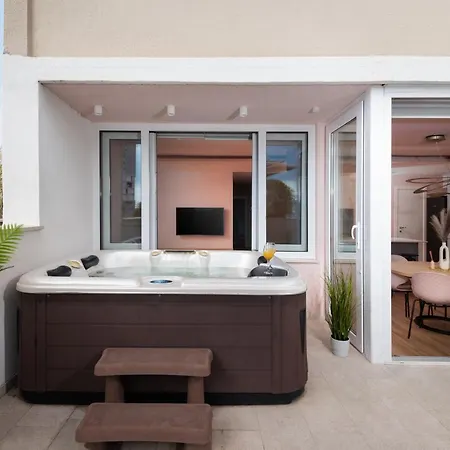 Glow Luxury With Terrace And Jacuzzi Apartment *