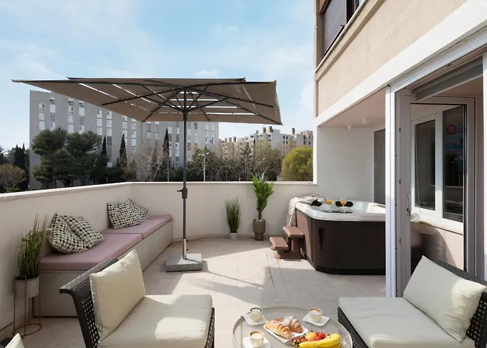 Glow Luxury With Terrace And Jacuzzi Apartman Split